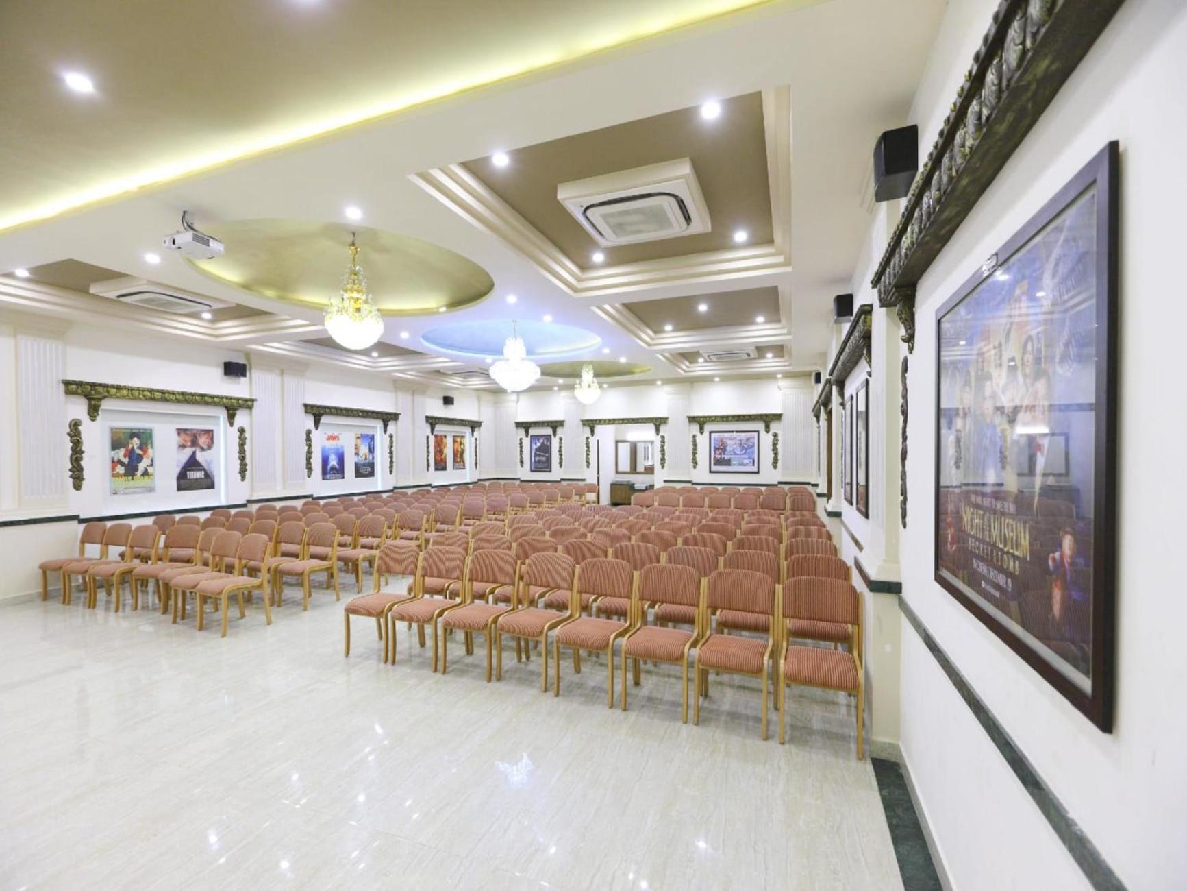 Hotel Redfox Cinemascope An Chennai