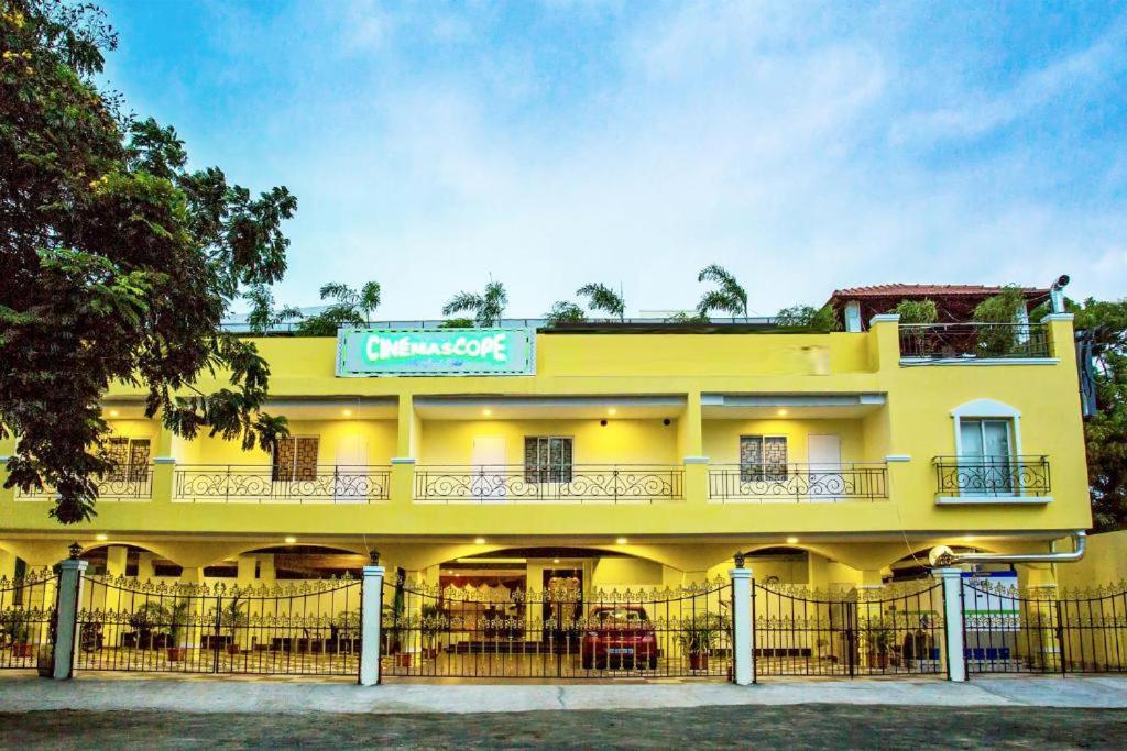 Hotel Redfox Cinemascope An